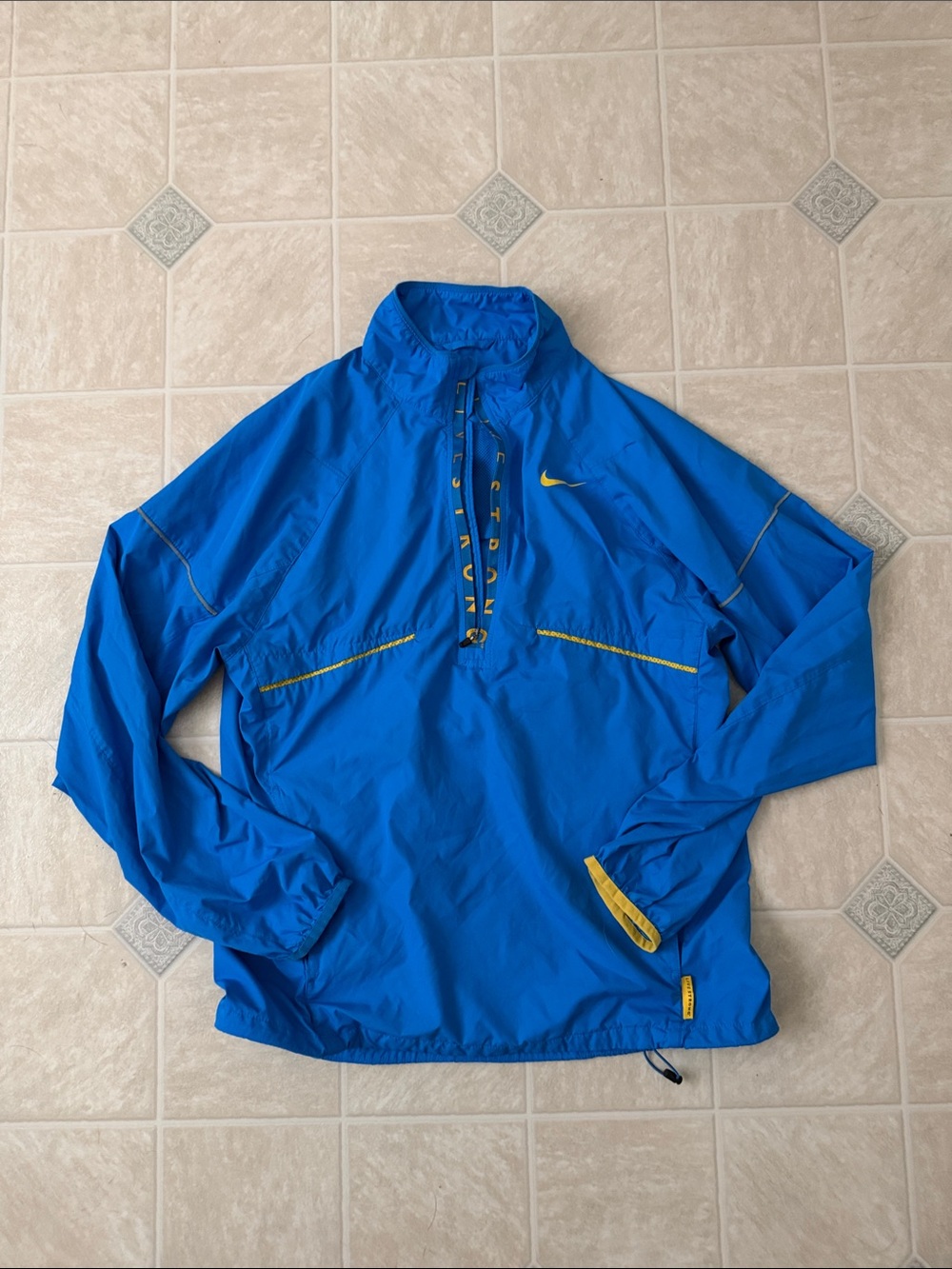Nike Livestrong Jacket - Picture 1 of 2